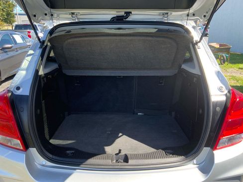 Used 2019 Chevrolet Trax LT FWD image 12