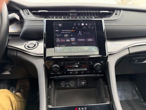 Used 2022 Jeep Grand Cherokee L Laredo image 8