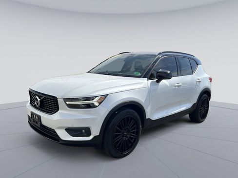 Used 2020 Volvo XC40 T4 R-Design w/ Protection Package Premier image 1