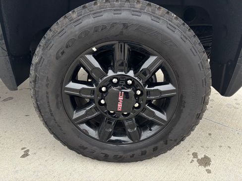 Used 2025 GMC Sierra 2500 AT4 image 18