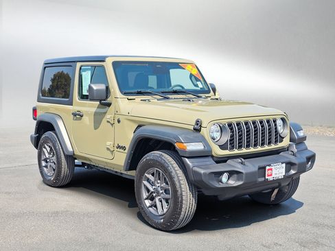 Used 2025 Jeep Wrangler Sport AWD/4WD image 5