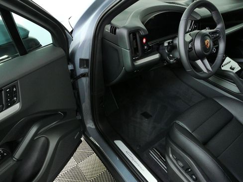 New 2026 Porsche Cayenne AWD/4WD image 8