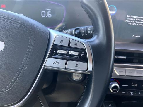 Used 2025 Kia Telluride S AWD/4WD image 25