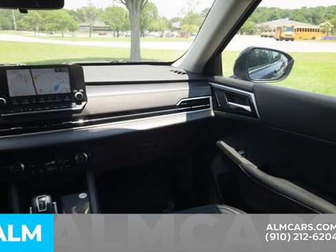 Used 2024 Mitsubishi Outlander SE FWD image 19