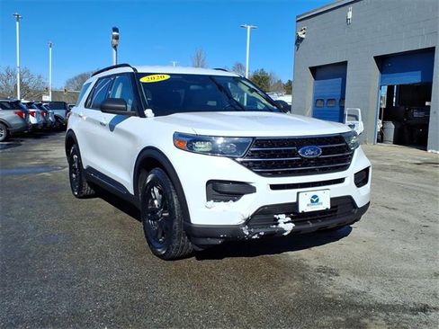 Used 2020 Ford Explorer XLT image 3
