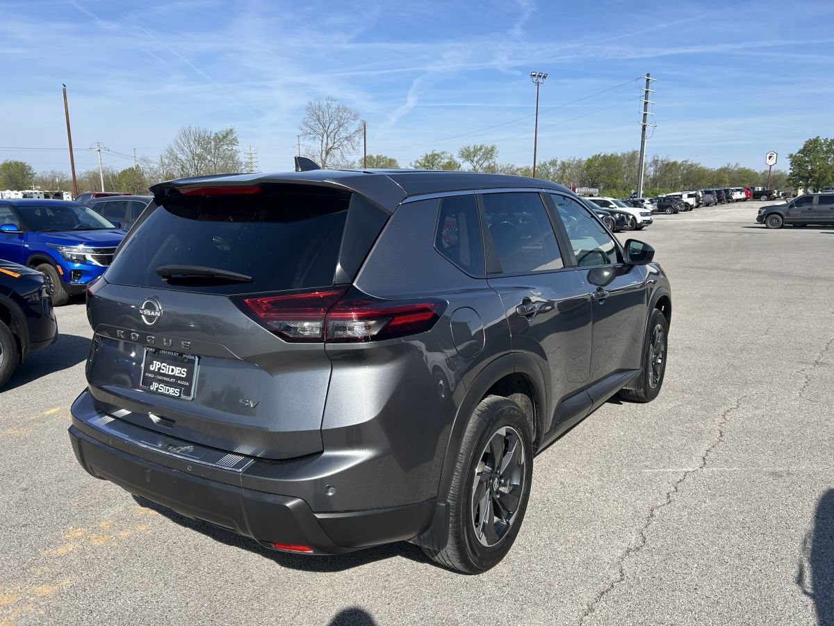 Used 2024 Nissan Rogue SV FWD image 5