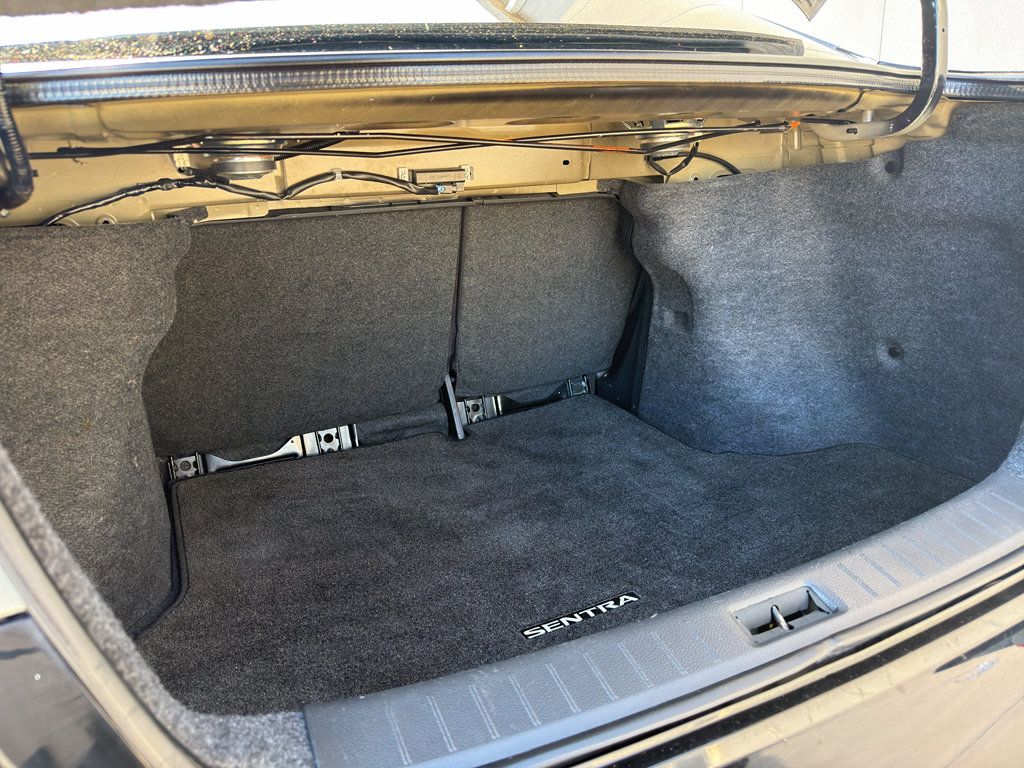 Used 2016 Nissan Sentra SV FWD image 17