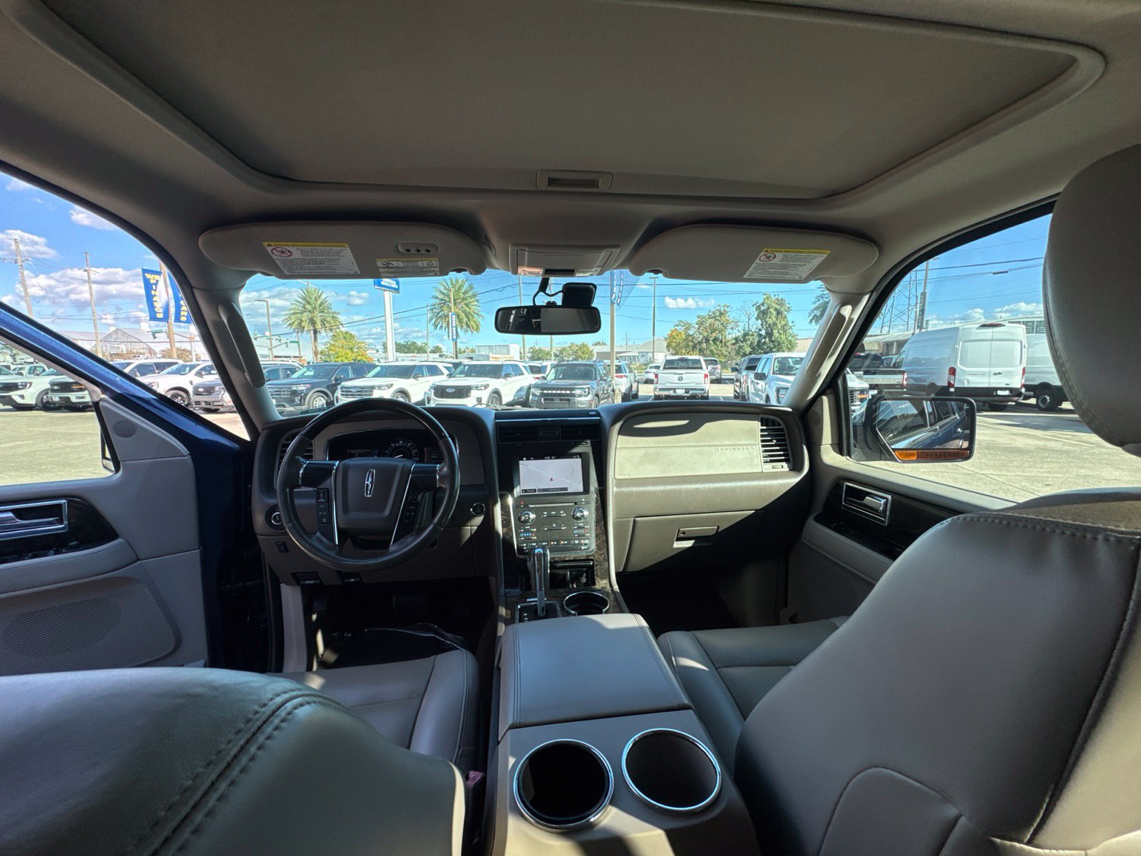 Used 2017 Lincoln Navigator Select RWD image 28
