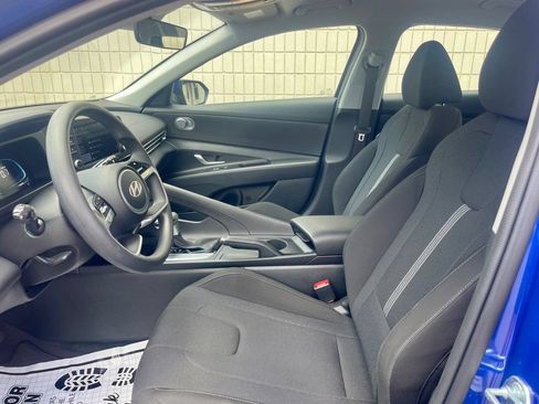 Used 2025 Hyundai Elantra SE FWD image 9