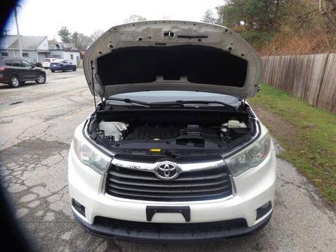 Used 2015 Toyota Highlander XLE AWD/4WD image 12