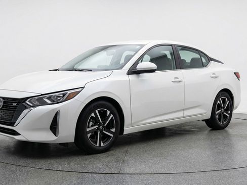 Used 2025 Nissan Sentra SV FWD image 3