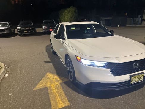 Used 2025 Honda Accord Sport image 5