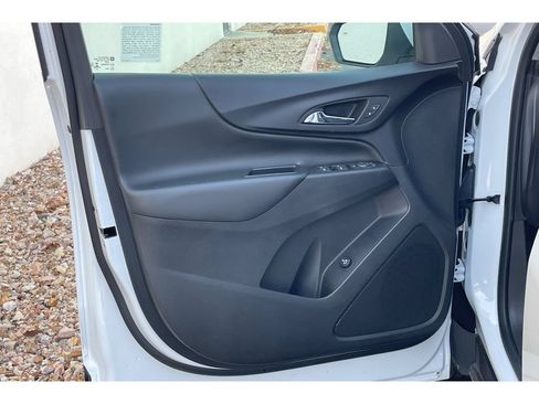 Used 2022 Chevrolet Equinox LT FWD image 11