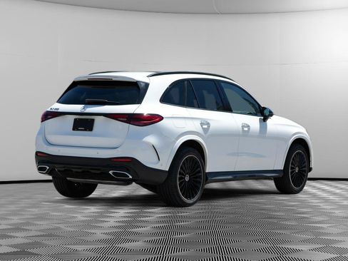 Used 2024 Mercedes-Benz GLC 300 w/ AMG Line image 7