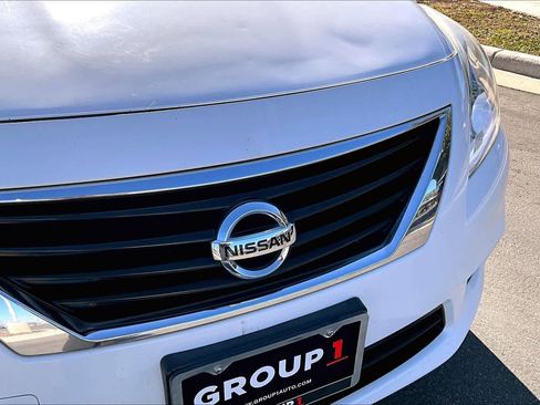 Used 2013 Nissan Versa SV image 29