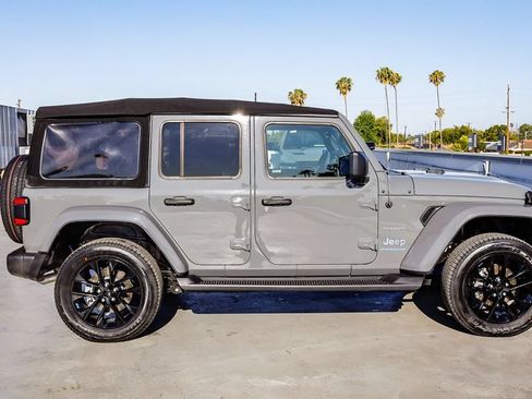 Used 2023 Jeep Wrangler Unlimited Sahara AWD/4WD image 13