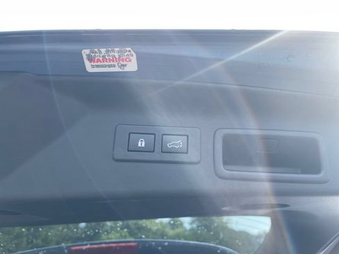 Certified 2025 Subaru Forester Premium AWD/4WD image 17