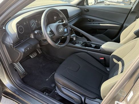 Certified 2025 Hyundai Elantra SEL image 7