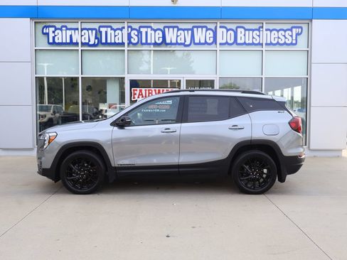 Used 2023 GMC Terrain SLT w/ Infotainment Package II AWD/4WD image 7