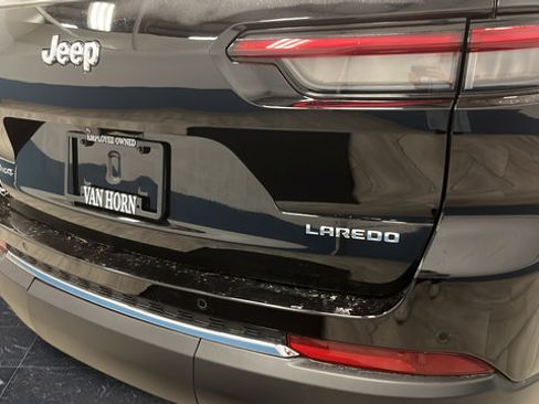 Used 2021 Jeep Grand Cherokee L Laredo w/ Luxury Tech Group I AWD/4WD image 36