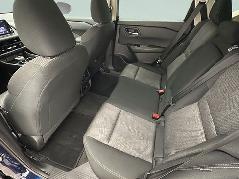 Used 2024 Nissan Rogue SV AWD/4WD image 9