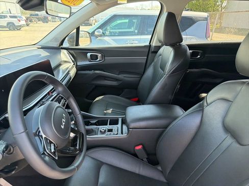 Used 2025 Kia Sorento S image 8