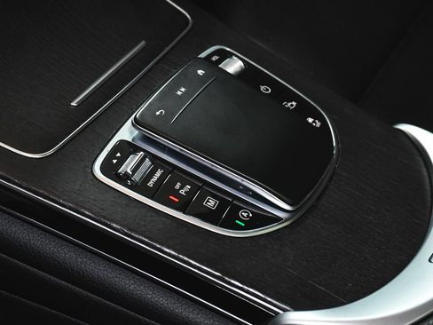 Used 2021 Mercedes-Benz GLC 300 4MATIC image 40