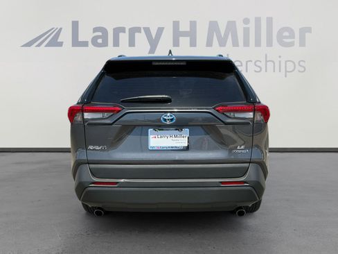Used 2022 Toyota RAV4 LE AWD/4WD image 4