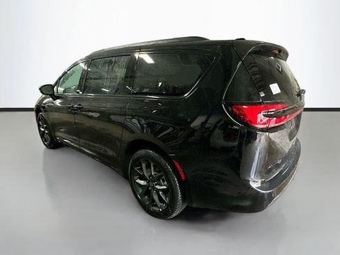 New 2026 Chrysler Pacifica Limited w/ S Appearance Package image 8