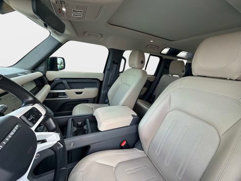 Used 2022 Land Rover Defender 110 S image 22