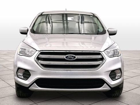 Used 2017 Ford Escape SE w/ SE Cold Weather Package AWD/4WD image 3