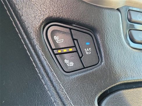 Used 2015 GMC Yukon XL Denali w/ Premium Package image 11