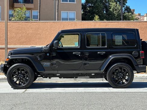 Used 2025 Jeep Wrangler Unlimited Sahara w/ Safety Group AWD/4WD image 7