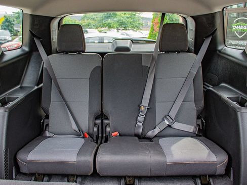 Used 2020 Chevrolet Traverse LT FWD image 18