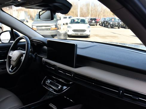 Used 2023 Lincoln Corsair Standard image 15