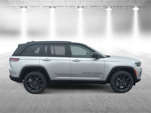 New 2025 Jeep Grand Cherokee Limited image 9