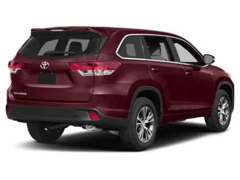 Used 2019 Toyota Highlander Plus AWD/4WD image 2