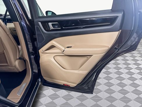 Used 2020 Porsche Cayenne Base image 26