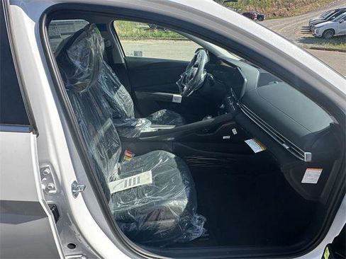 New 2025 Hyundai Elantra Limited image 13