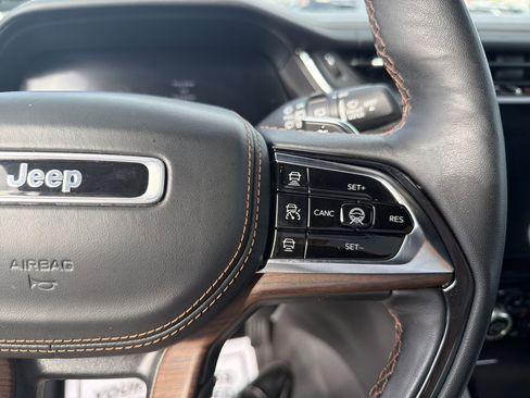 Used 2022 Jeep Grand Cherokee Summit w/ Luxury Tech Group V image 15