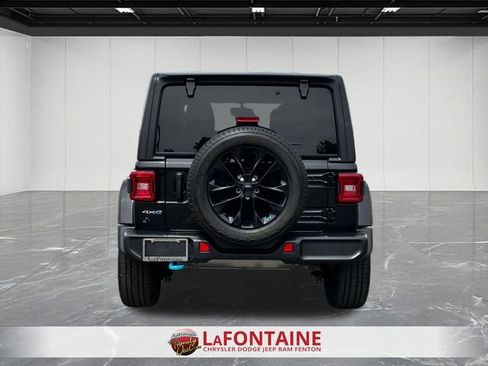 Used 2023 Jeep Wrangler Unlimited Sahara w/ Cold Weather Group AWD/4WD image 4