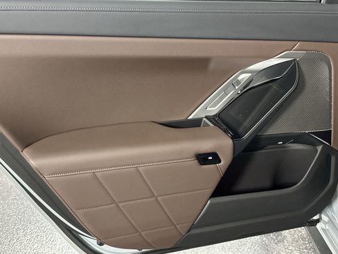 Used 2025 BMW 740i xDrive image 30