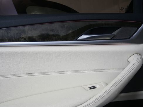 Used 2019 BMW 530e xDrive w/ Convenience Package AWD/4WD image 13