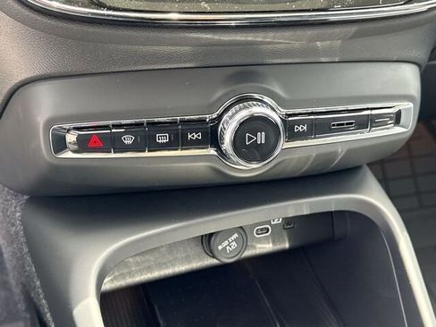 New 2024 Volvo XC40 B5 Plus w/ Climate Package image 15