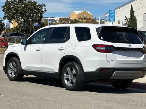 Used 2025 Honda Pilot EX-L image 6