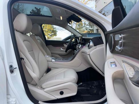 Used 2022 Mercedes-Benz GLC 300 w/ Premium Package Lite image 33