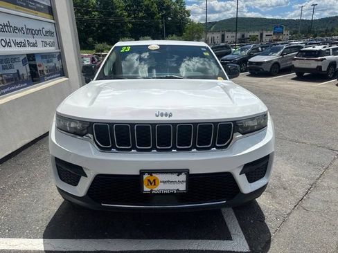 Used 2023 Jeep Grand Cherokee Laredo w/ Luxury Tech Group I AWD/4WD image 8