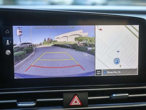 Certified 2025 Hyundai Elantra SEL image 28