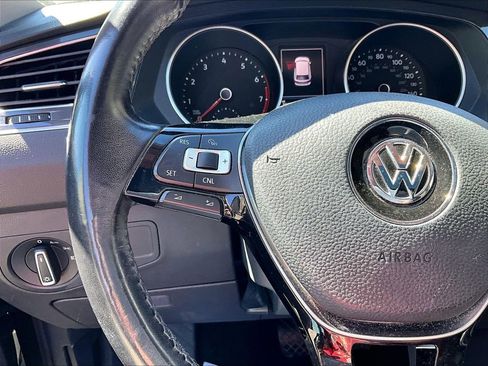 Used 2018 Volkswagen Tiguan SE w/ Panoramic Sunroof Package AWD/4WD image 16