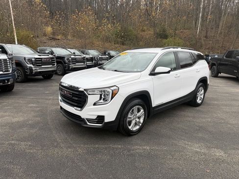 Used 2024 GMC Terrain SLE w/ Driver Convenience Package image 7